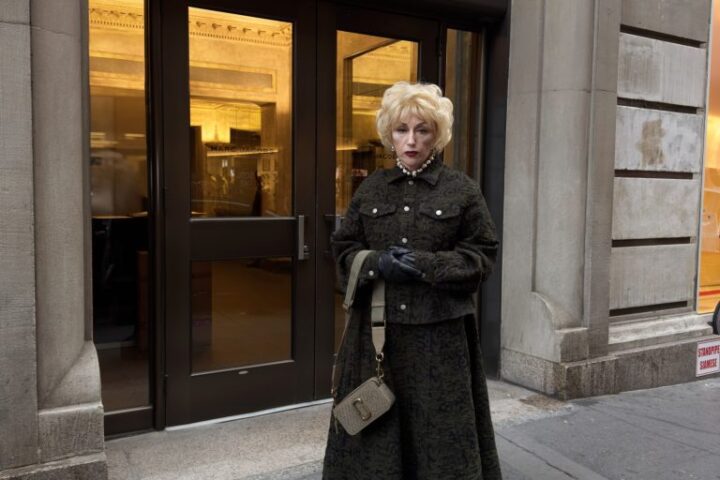 Marc Jacobs İlkbahar/Yaz 2024 için Cindy Sherman. Fotoğraf: Juergen Teller, Marc Jacobs'un izniyle.