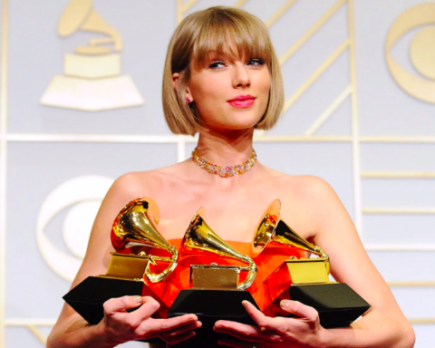 66'ıncı Grammy Ödülleri'nde zafer Taylor Swift'indi (2016 Grammy Ödülleri, Gxrgeouswift, Swiftipedia)