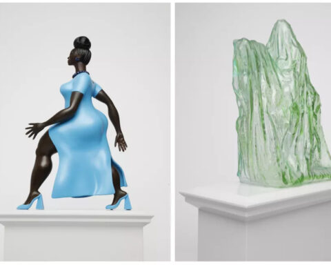 Soldah sağa: Tschabalala Self, Lady in Blue, 2024 ve Andra Ursuța, Untitled, 2024. Fotoğraf;James O Jenkins. Fourth Plinth Commission izniyle