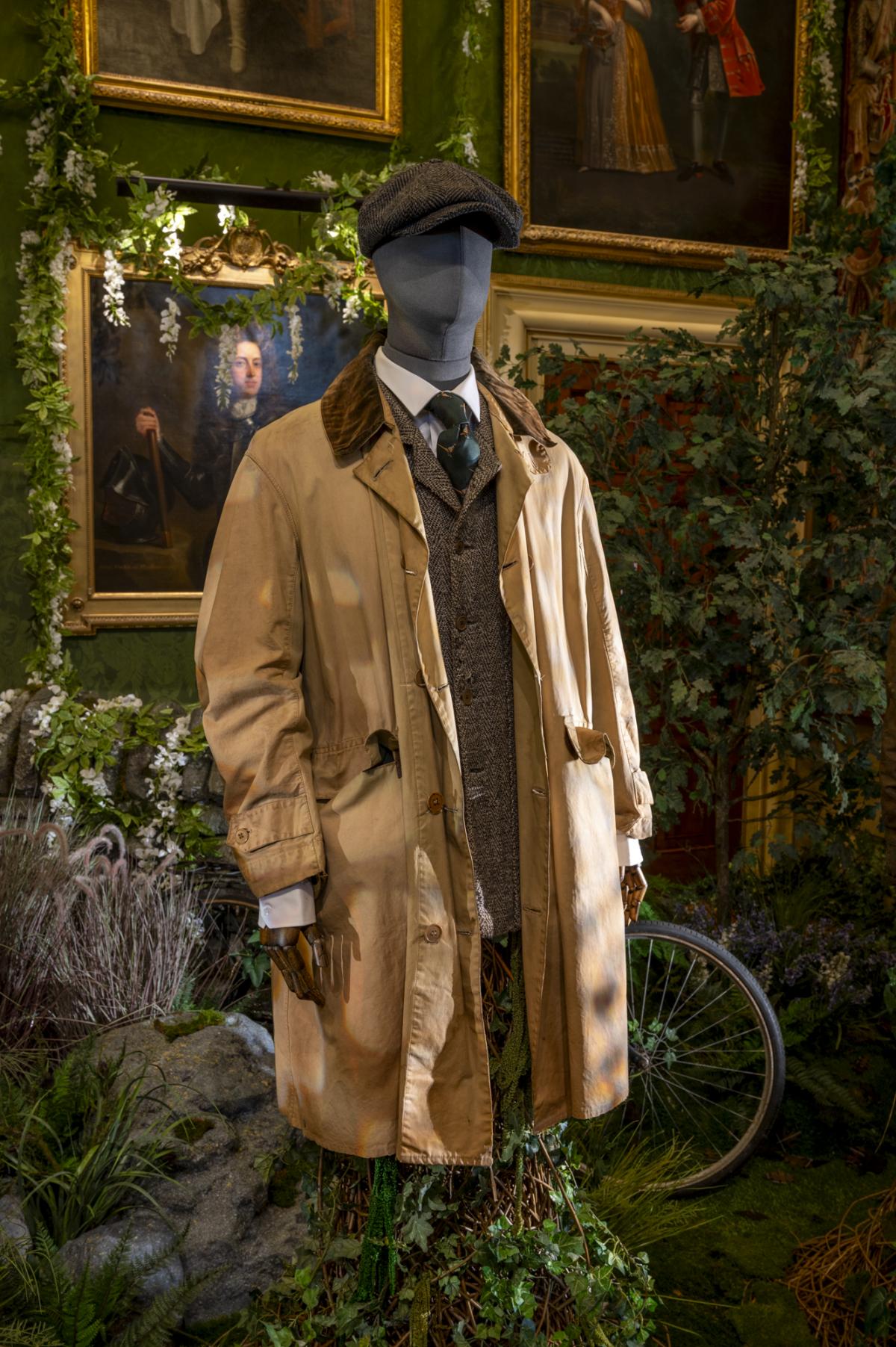1894 yapımı "Uncle Harry's Jacket'' olarak da adlandırılan ilk Barbour ceket, Icons of British Sergisi, Blenheim Sarayı, 2024, Fotoğraf: Pete Seaward 