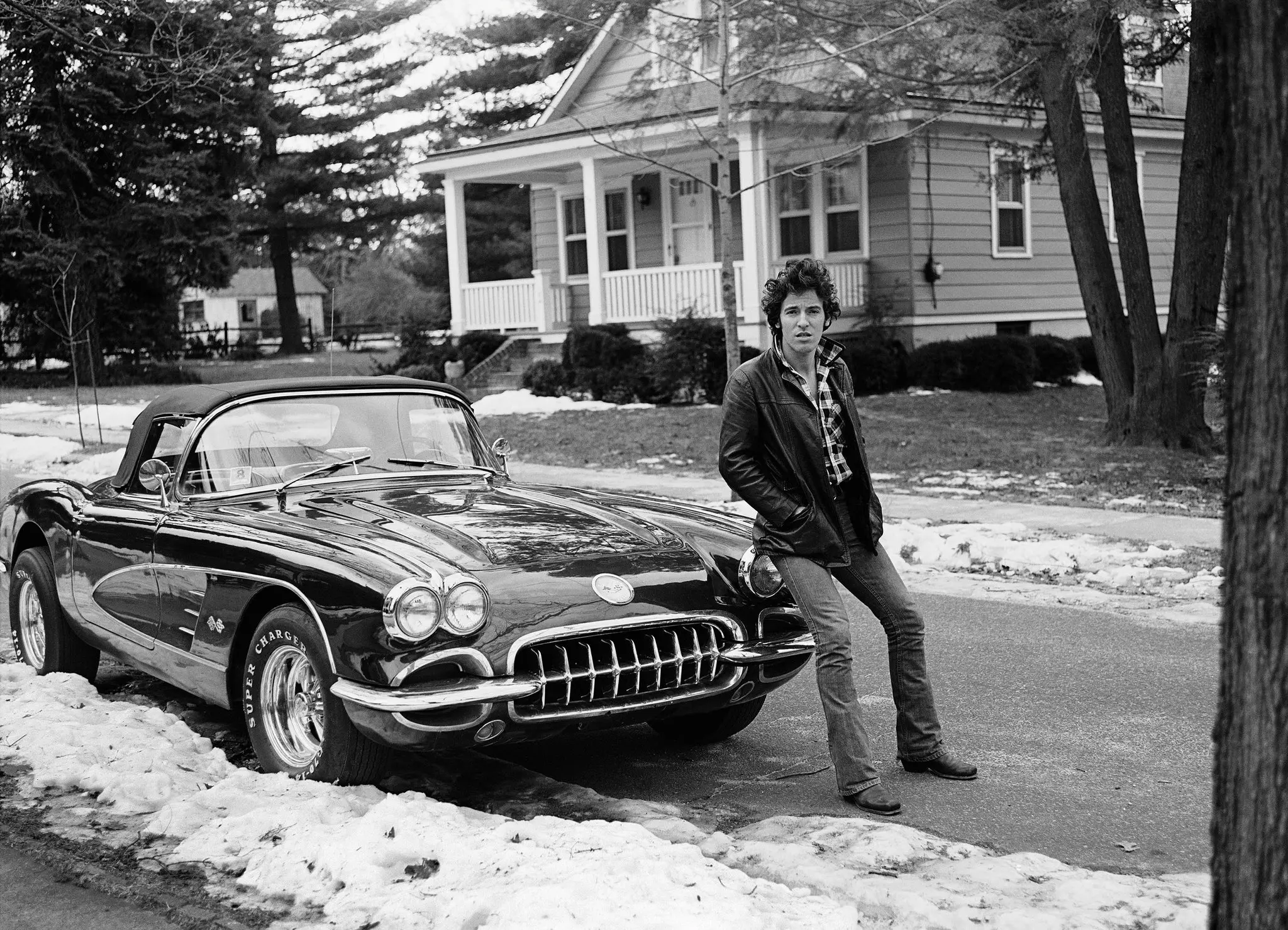 Bruce Springsteen, Corvette'i ile fotoğrafçının Haddonfield'daki evinin önünde, 1978, Fotoğraf: Frank Stefanko The New York Times