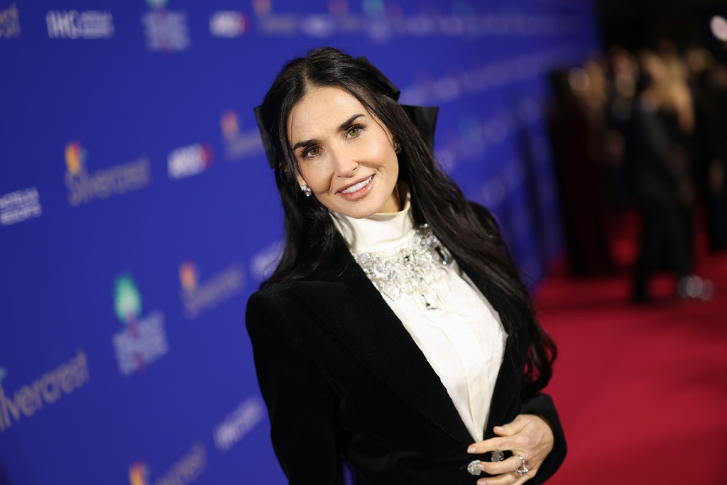 Demi Moore, 03 Ocak 2025 tarihinde Palm Springs, Kaliforniya'daki Palm Springs Kongre Merkezi'nde düzenlenen 36. Palm Springs Uluslararası Film Ödülleri'ne katılıyor.