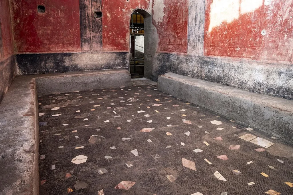 2,000-Year-Old Bath Discovered in Pompeii