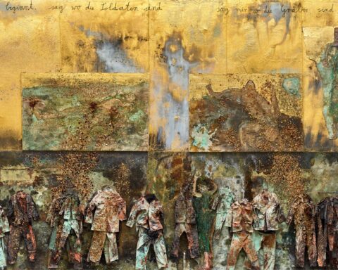 Anselm Kiefer, 'Sag mir wo die Blumen sind' (detay), 2024, Emülsiyon, yağ, akrilik, gomalak, altın varak, elektroliz tortusu, kil, kuru çiçekler, saman, kumaş, çelik, füzen ve tuval üzerine tuval kolajı. Telif hakkı: Anselm Kiefer. Fotoğraf: Atelier Anselm Kiefer