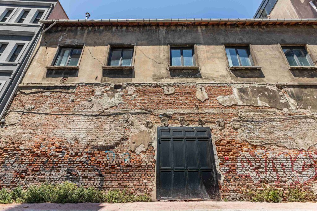 Üç Ayaklı Kedi’nin İzinde 18. İstanbul Bienali