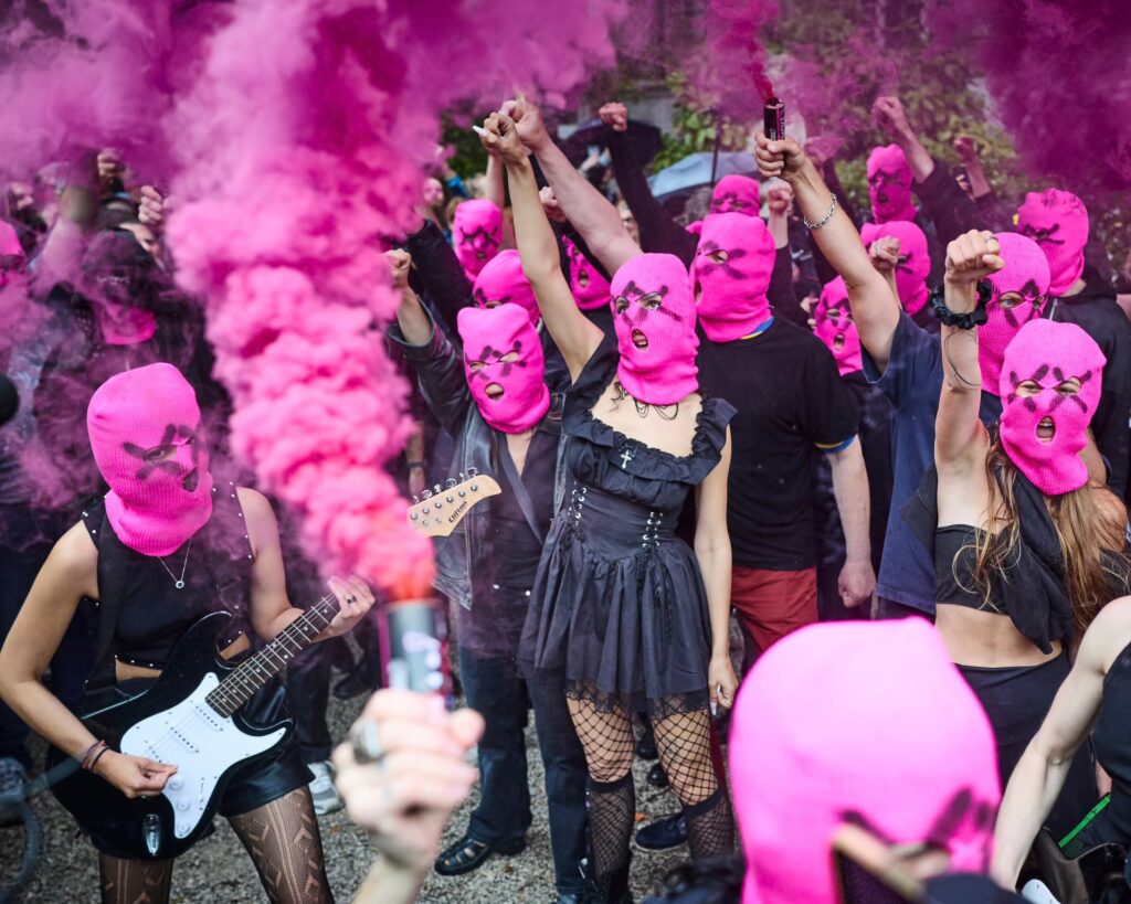 Pussy Riot’tan Venedik Bienali’nde Rusya’ya Sert Protesto